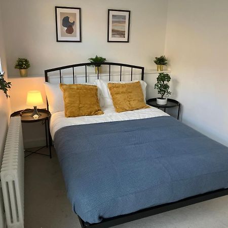 Magnificent Refurbished 1 Bed Flat Few Steps To High St ! - 4 East House Apartment Епсъм Екстериор снимка