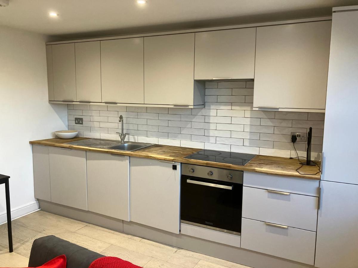 Magnificent Refurbished 1 Bed Flat Few Steps To High St ! - 4 East House Apartment Епсъм Екстериор снимка