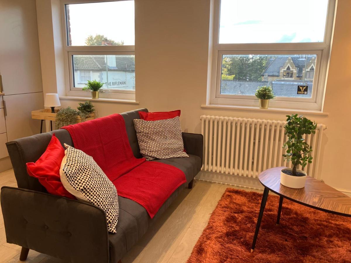 Magnificent Refurbished 1 Bed Flat Few Steps To High St ! - 4 East House Apartment Епсъм Екстериор снимка