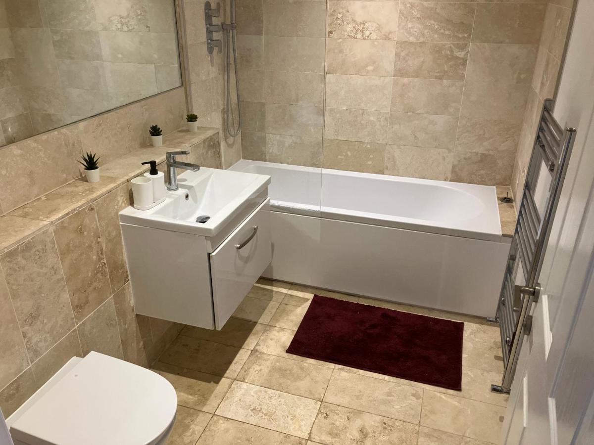 Magnificent Refurbished 1 Bed Flat Few Steps To High St ! - 4 East House Apartment Епсъм Екстериор снимка